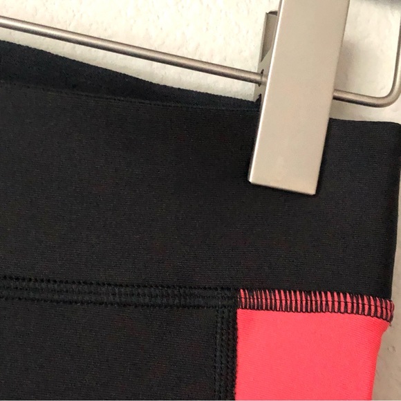 CLOSEOUT \Under Armour\• Compression Crop Leggings - Picture 7 of 16